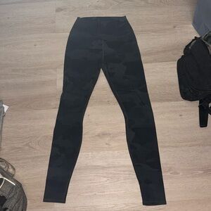 Alo yoga camo leggings